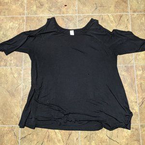 24w-26w terra&sky cold shoulder top black